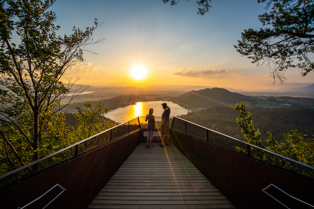 Stimmungsvoll: Der Kitzelberg offenbart einen Blick über die Südkärntner Seenlandschaft