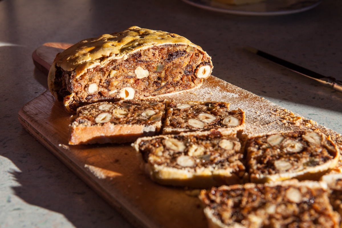 Saftiges Kletzenbrot darf auf dem Adventtisch nicht fehlen.