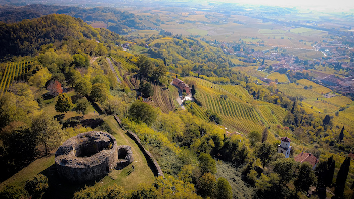 Eine alte Weinregion, ein neuer Wein: Collio Goriziano, Görzer Hügelland, ist um einen DOC reicher.