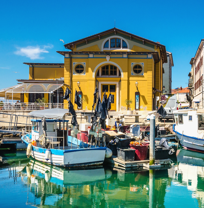 Klein, aber fein: das Tartini-Theater am Hafen