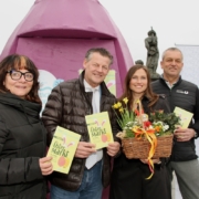 Inga Horny (Leiterin Klagenfurt Marketing), Bürgermeister Christian Scheider, Marktkoordinatorin Martina Derhaschnig und Stadtrat Max Habenicht freuen sich auf ein buntes Osterfest.