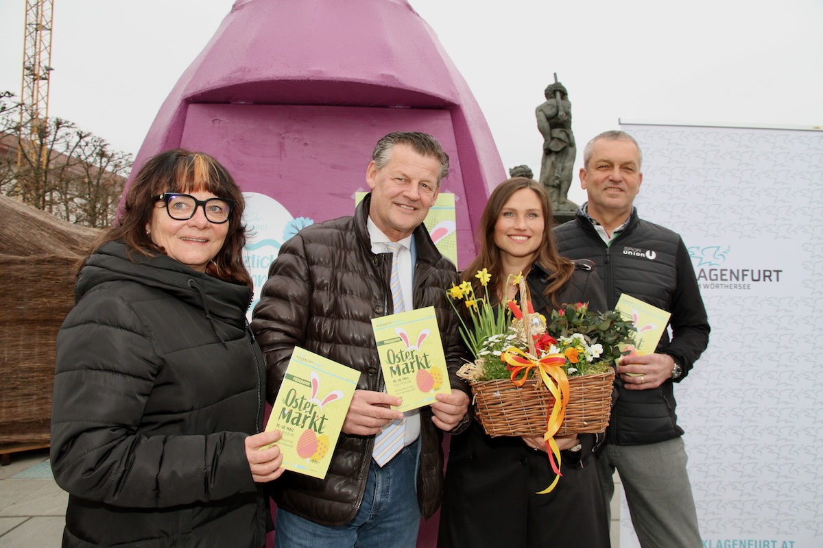 Inga Horny (Leiterin Klagenfurt Marketing), Bürgermeister Christian Scheider, Marktkoordinatorin Martina Derhaschnig und Stadtrat Max Habenicht freuen sich auf ein buntes Osterfest.