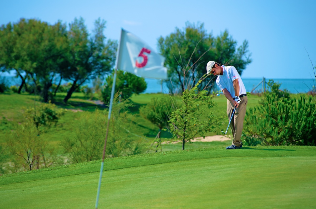 Golfen am Meer