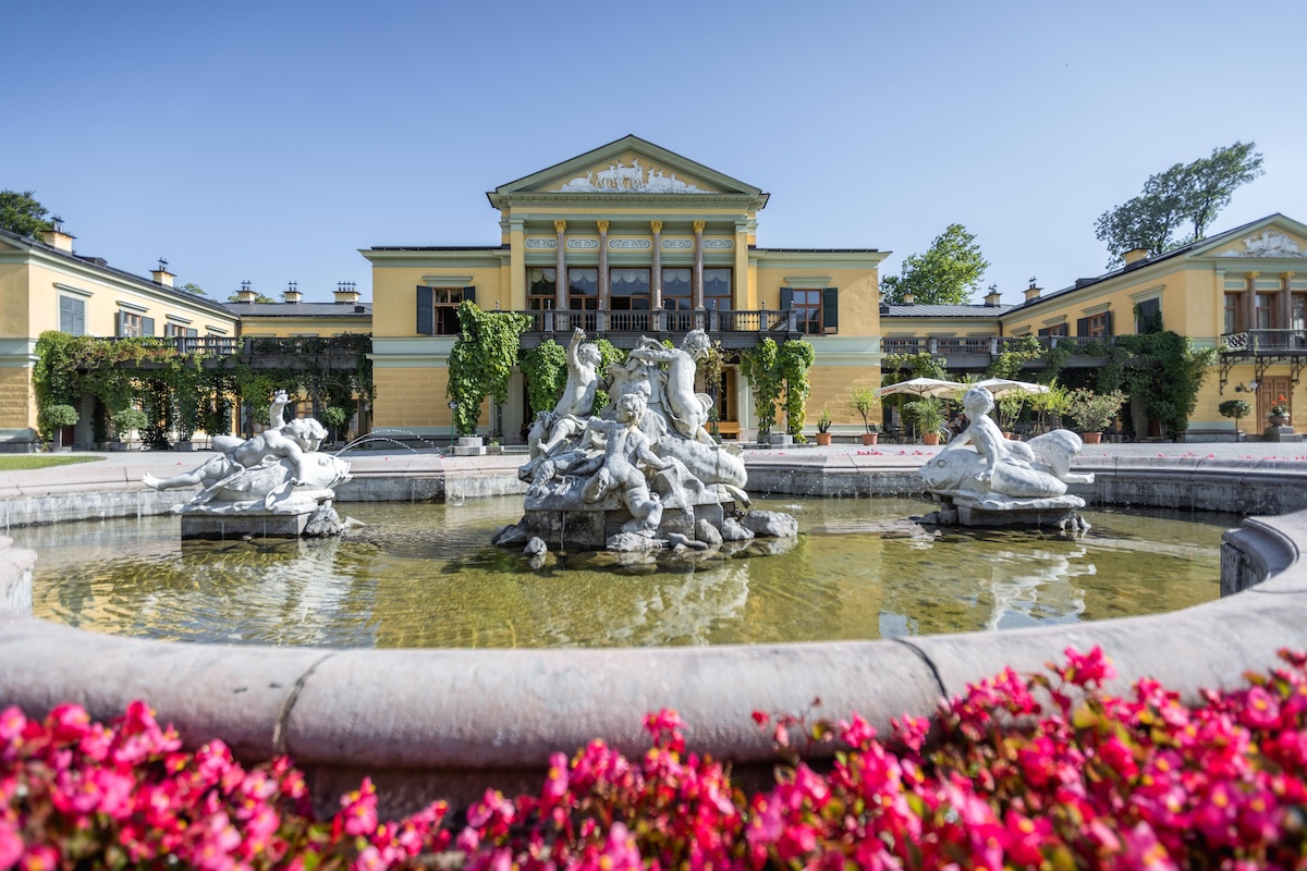 Kaiservilla mit Brunnen