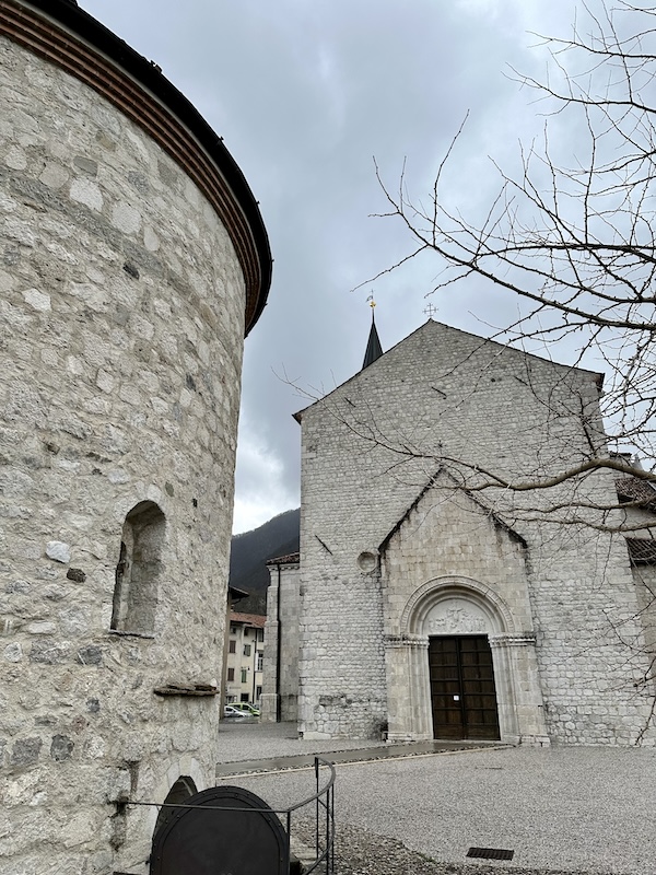 Neben dem Dom liegt die Kapelle, in der man echte Mumien sehen kann.