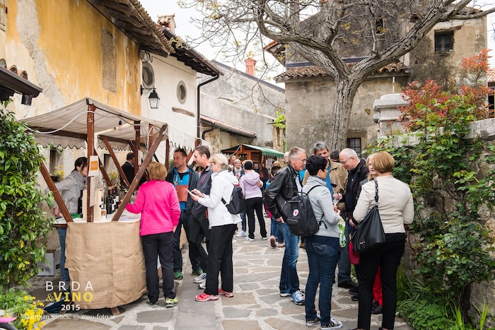 Ganz Šmartno wird zum Festgelände bei Brda in vino.