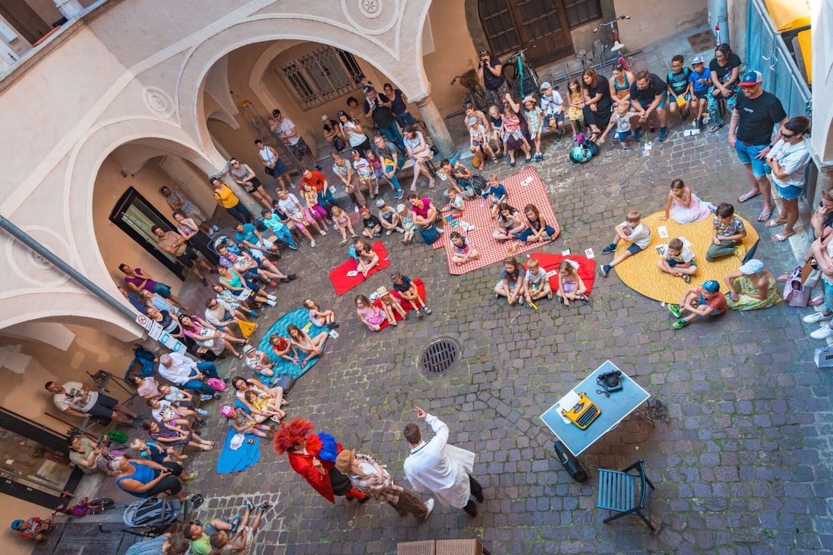 Jeden Freitagnachmittag können sich die Kinder auf spannende Drachenjagd durch die Innenstadt begeben.