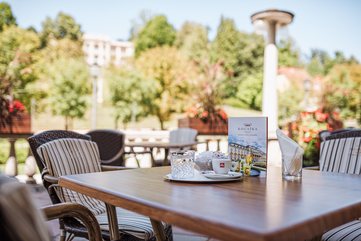 Die Café-Terrasse des Grand Hotels