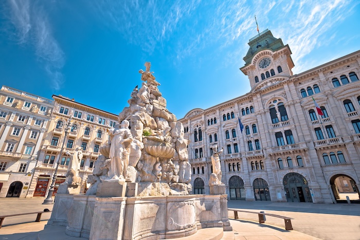 Die Schnitzeljagd durch Triest startet auf der Piazza Unità d’Italia.