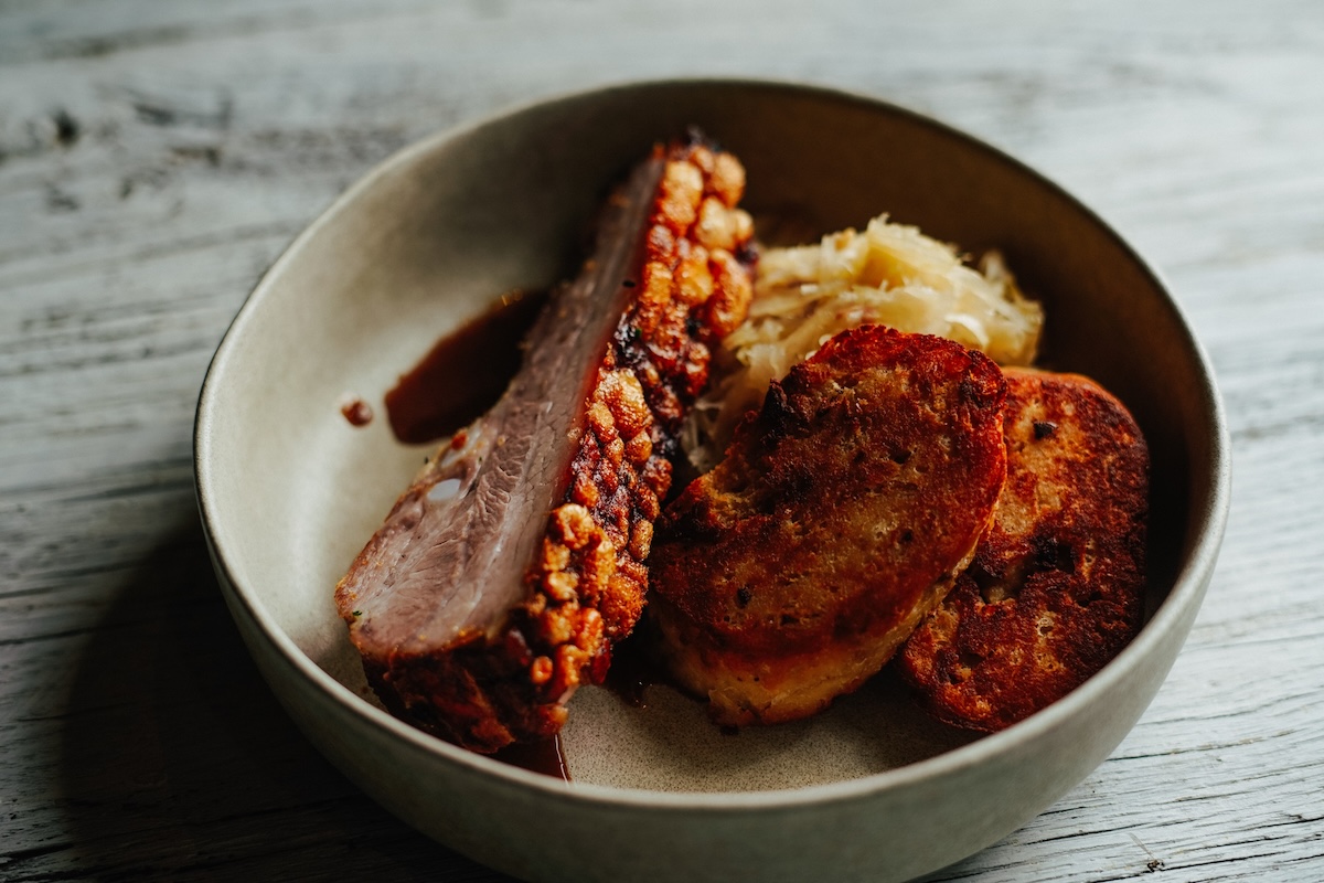 Frisch gebackener Schweinebraten