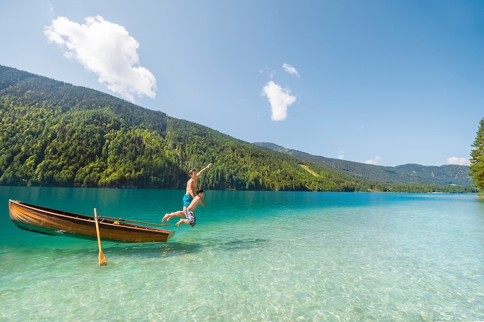 Reinstes Badevergnügen in Kärntens Badeseen wie dem Weissensee