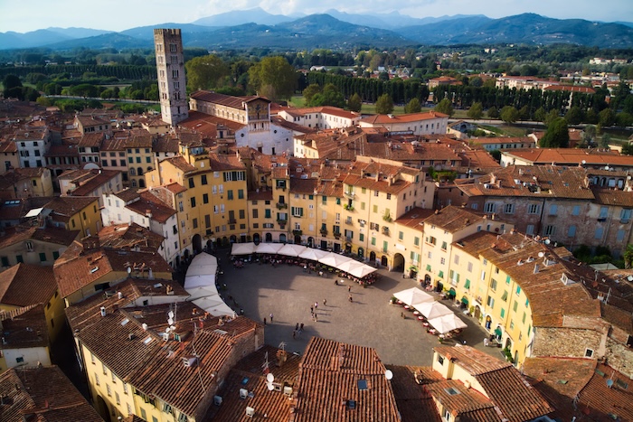 Auf der zentralen Piazza dell’ Amfiteatro reiht sich ein nettes Lokal ans andere.
