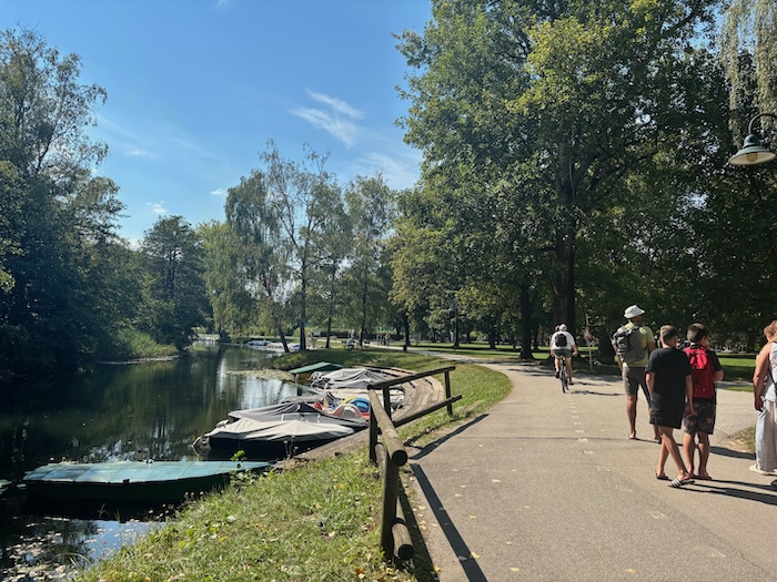 Der Lendkanal ist die grüne Ader von Klagenfurt und führt durch den Europark zum Wörthersee.