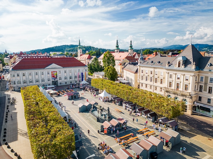 Rund um den Klagenfurter Neuen Platz, im Angesicht des Lindwurms, finden immer wieder nette Events wie die „Genussmeile“ statt.