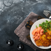 Adobe Stock/kasia2003 Kartoffelpuffer kann man pikant oder süß genießen.