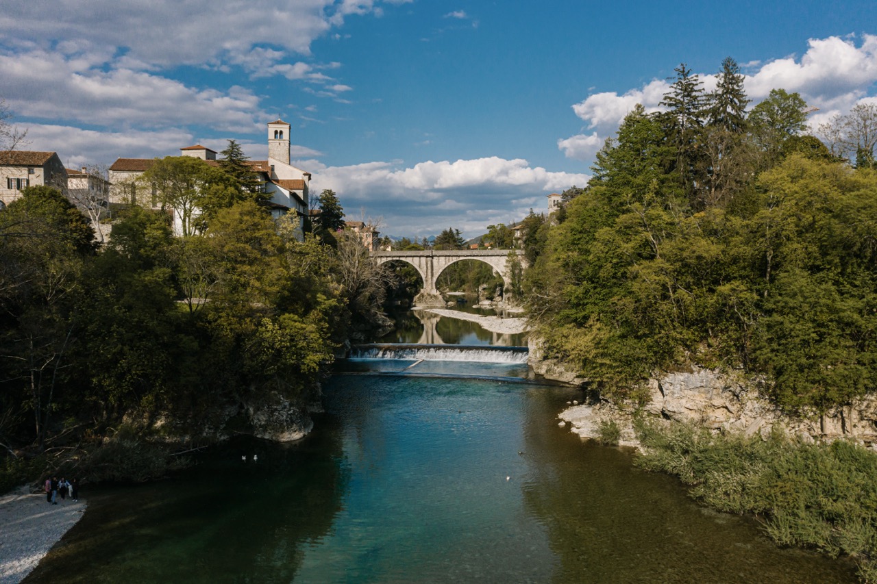 Der Podcast „Opus Loci“ liefert Insider-Informationen aus den UNESCO-Stätten Aquileia, Cividale, Dolomiti, Palmanova und Palù.
