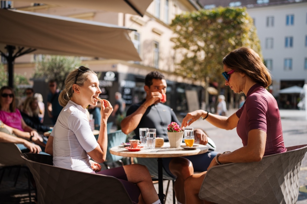 In der Villacher Innenstadt lässt es sich nach einer Radtour bestens entspannen.