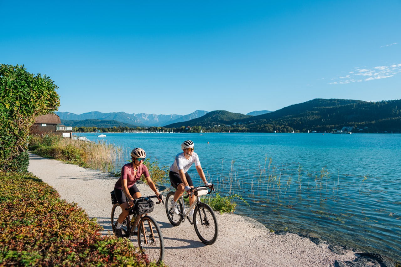 Entlang des Meridiem Trail warten beeindruckende Seenpanoramen und zahlreiche Möglichkeiten zur Einkehr oder Übernachtung.