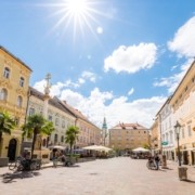Klagenfurt am Wörthersee ist ein Ort, an dem das Leben im südlichen Herzschlag pulsiert.